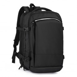 realizzato in elegante poliestere con rivestimento in PVC. Ampio scomparto principale che grazie alla sua particolare costruzione si può estendere in profondità per aumentare la capacità di carico. Ampio scomparto frontale con tasche interne, tasca frontale con chiusura a zip catarifrangente, scomparto sul retro imbottito per portatile e tablet con chiusura a zip. Schienale imbottito con materiale traspirante con tasca e cinta per consentire l
