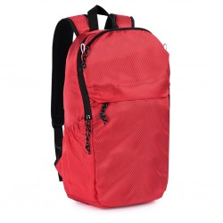 scomparto principale con chiusura a zip, ampia tasca interna aperta, due ampie tasche frontali con chiusura a zip ed una tasca laterale aperta. Schienale e spallacci imbottiti con materiale traspirante R (rosso)